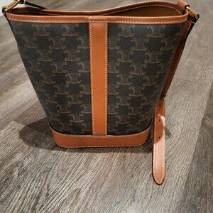 SMALL BUCKET IN TRIOMPHE CANVAS AND CALFSKIN TAN